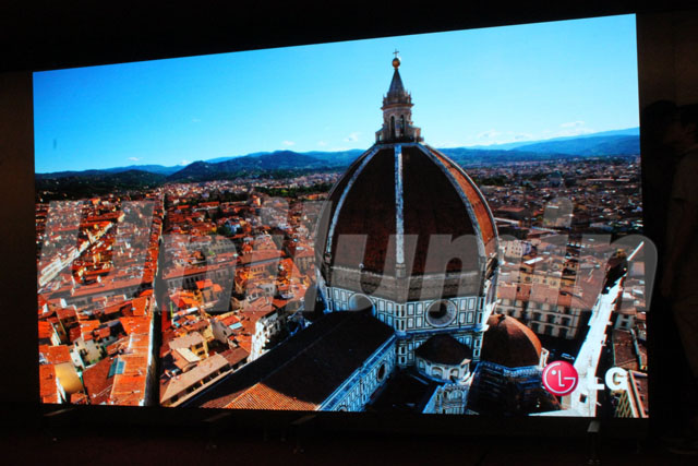 UTV¸ßÇåÓ×¼ä¾àLEDÏÔʾÆÁÏÖ³¡²¥·Å»Ãæ